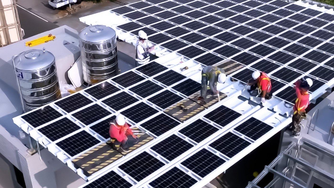 友達打造光電建築一體化整合建材，開發SunSteel光電整合型浪板，實現快速安裝、避免二次施工，讓屋頂光電躍升未來建物新標配。